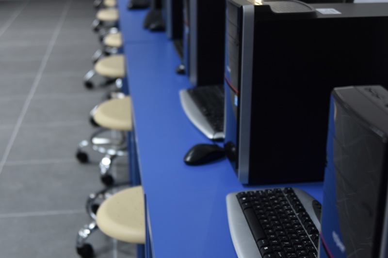 FACULTY OF ENGINEERING FREE STUDY COMPUTER LAB READY FOR USE